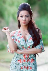 Outdoor Natural Light Fashion Portrait